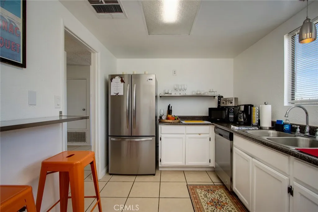 6600 Split Rock Avenue, 29 Palms, California 92277 home-pic-11